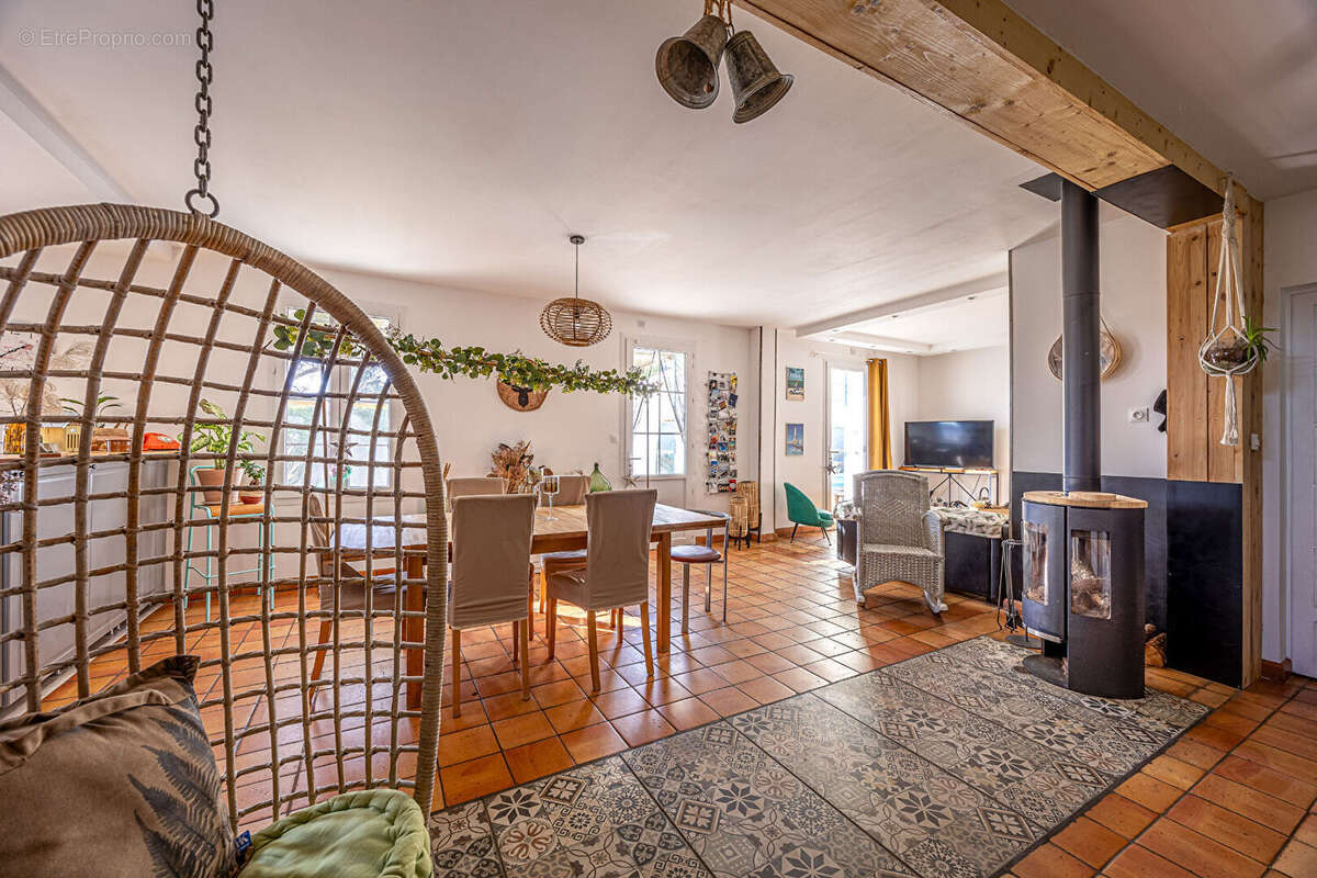 Maison à MORNAC-SUR-SEUDRE