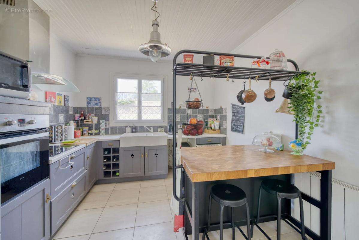 Maison de 6 pièces de 176 m² à Bussac-sur-Charente - photo 5