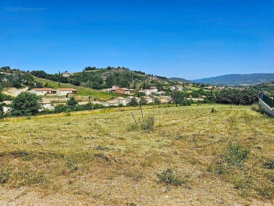 Terrain constructible de 5 201 m² avec vue dégagée , Projet de division en 4 lots - photo 4