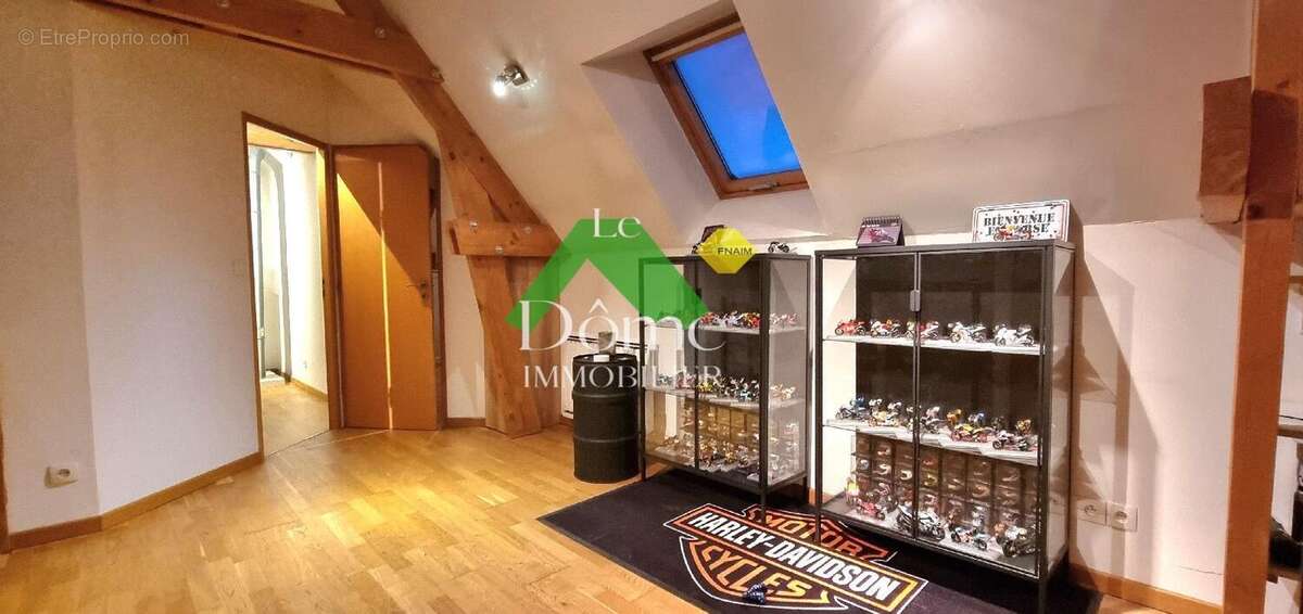 Maison à VALLANGOUJARD