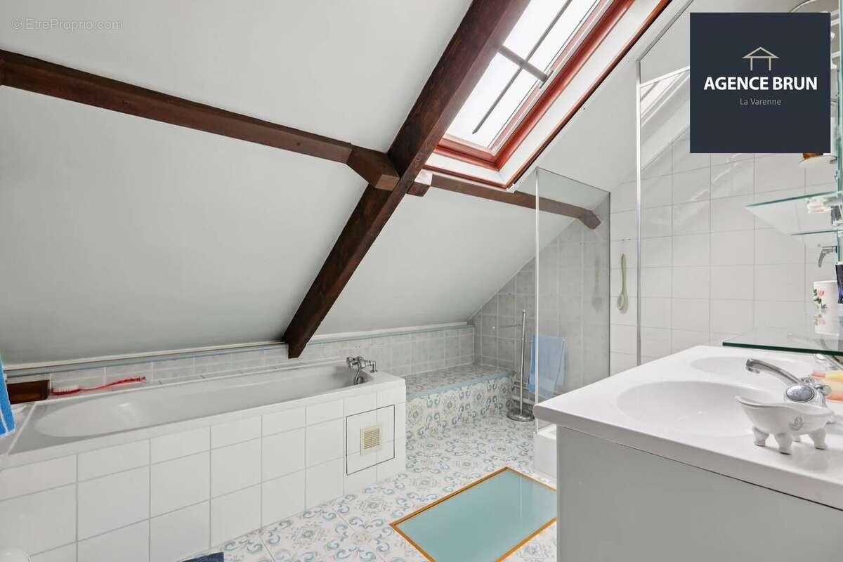 Maison à CHENNEVIERES-SUR-MARNE