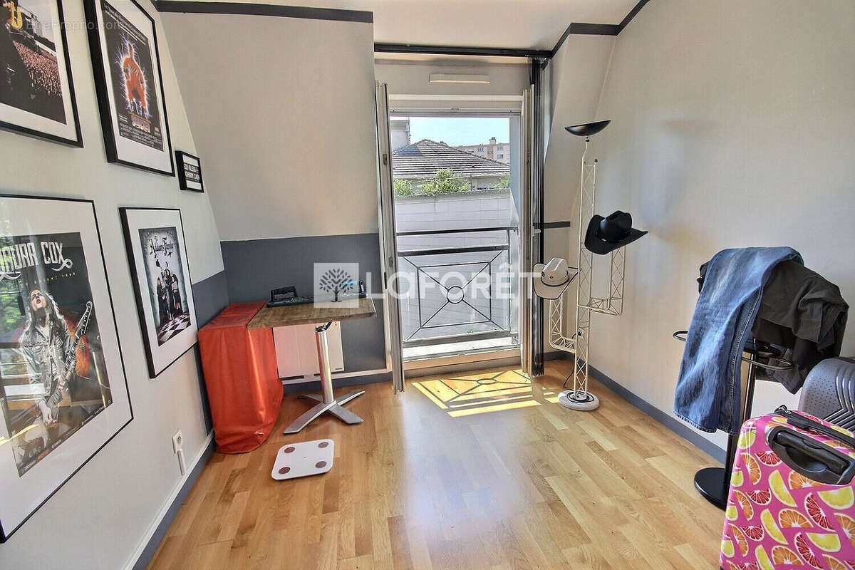 Appartement à LA GARENNE-COLOMBES