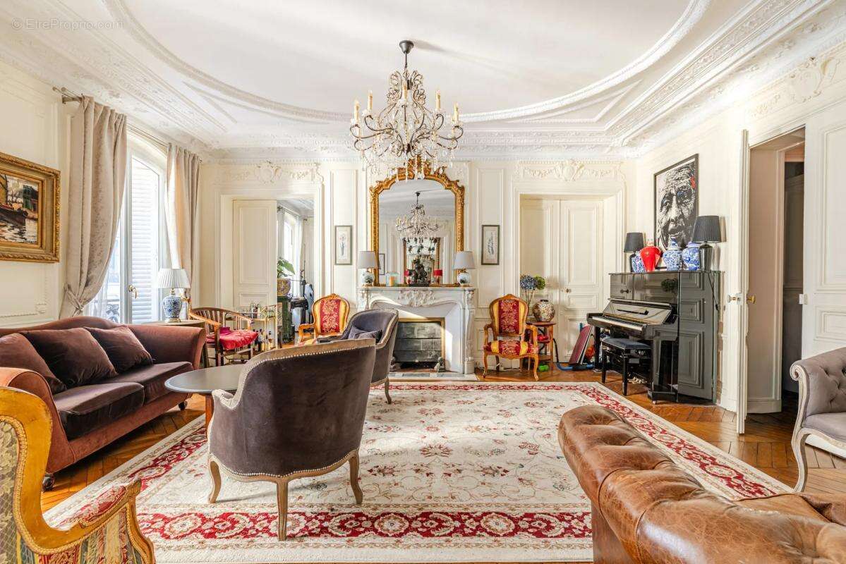 Appartement à PARIS-16E