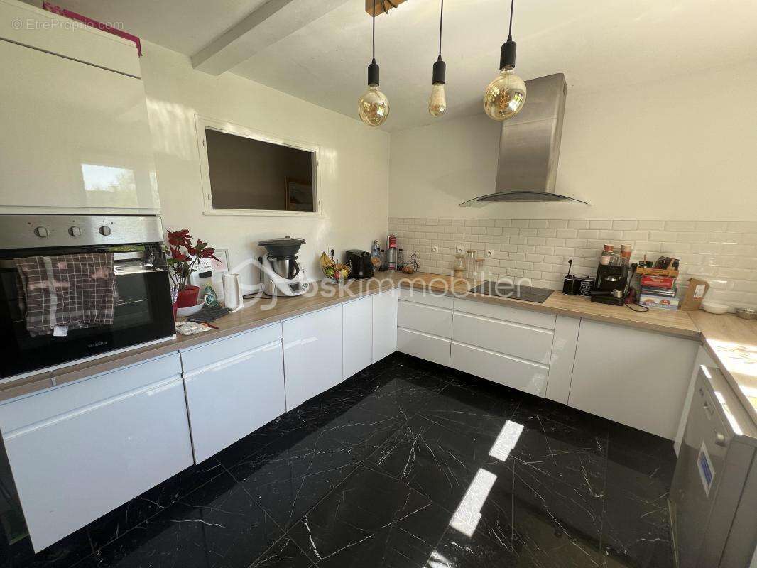 Belle maison 121 m2 de plain-pied avec tres grand jardin de 4500m2 - photo 8