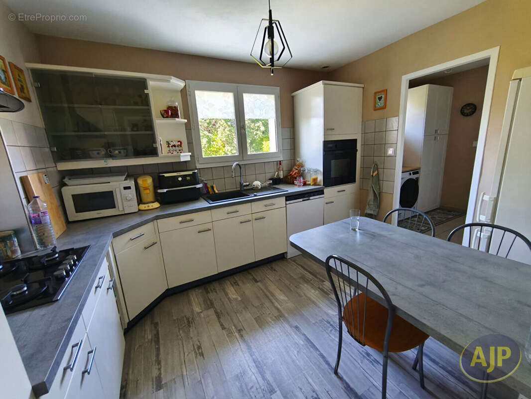 Maison à SAINT-JEAN-D'ILLAC