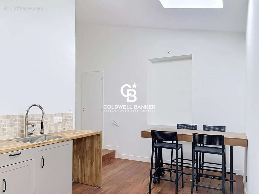 À deux pas du Vieux-Port, un appartement rénové aux volumes généreux - photo 16