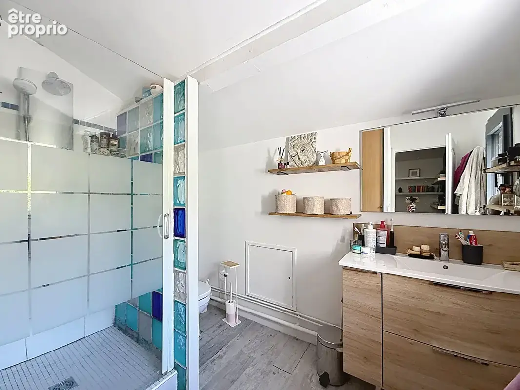 Charmante villa dans un écrin de verdure au calme , 3 chambre et un T2 indépendant, sous sol, piscine. - photo 22