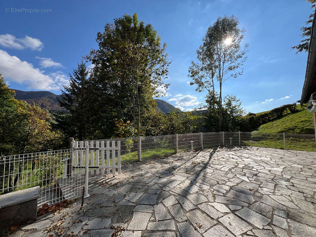 Maison à MANDAILLES-SAINT-JULIEN