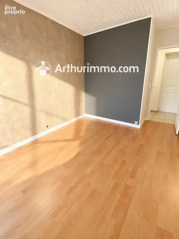 Appartement T4 de 75 m² avec garage double, cave et balcon – Grigny (69520) - photo 8