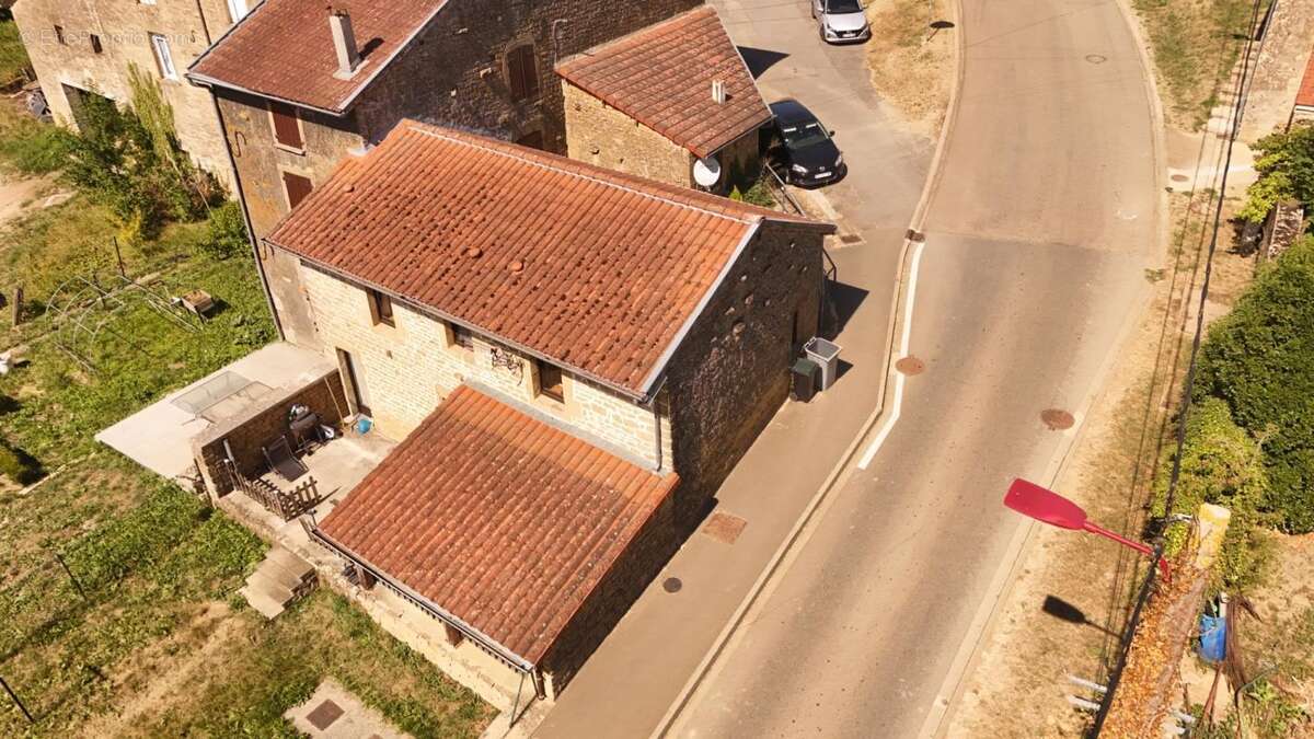 VILLECLOYE Charmante maison de village avec jardin, garage et terrasse couverte - photo 17