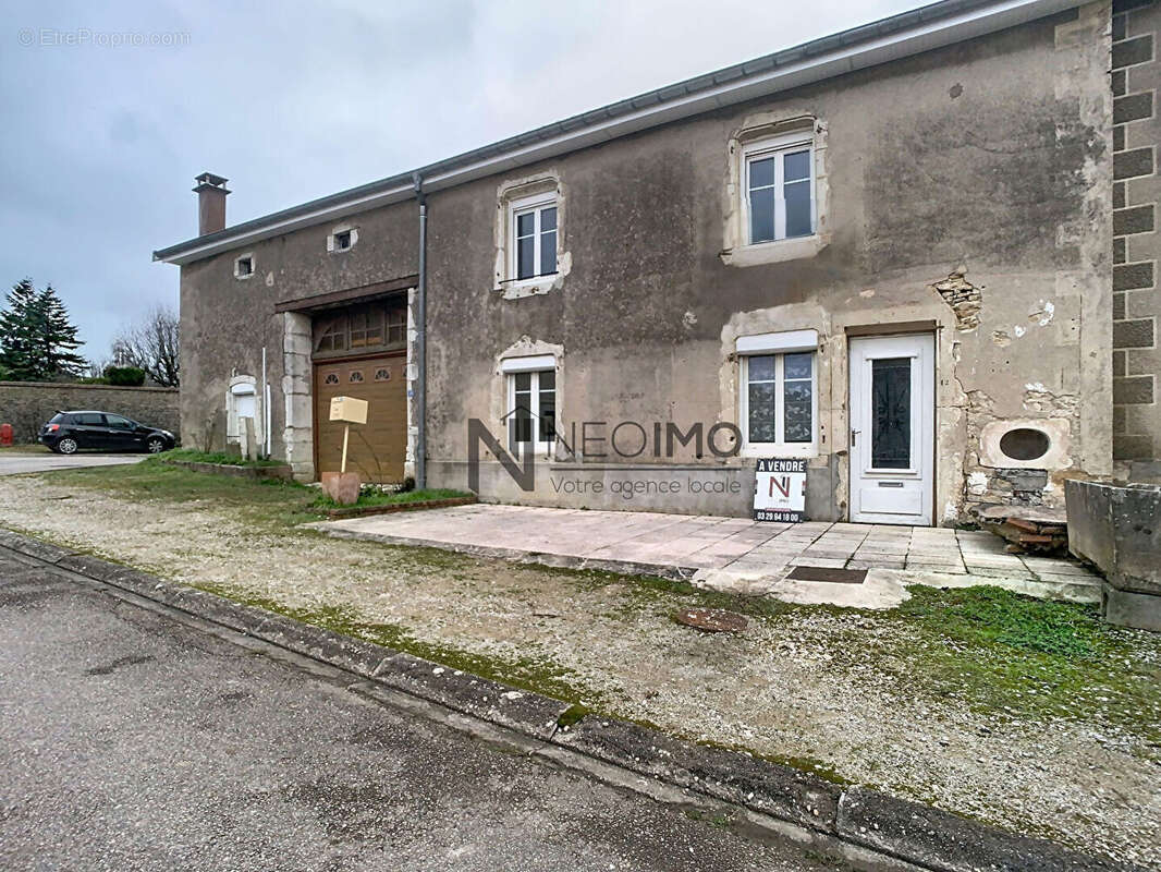 Maison à ROUVRES-LA-CHETIVE