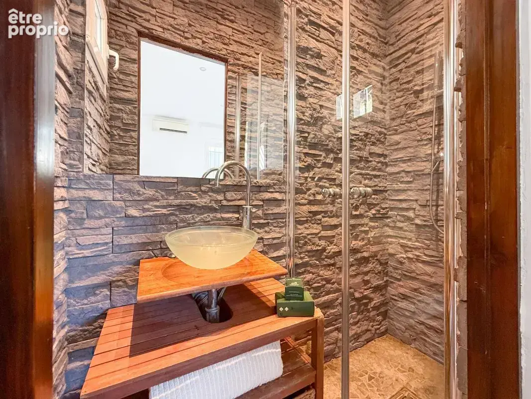 Nice est vinaigrier / villa 5 pièces - 145 m2 / piscine / terrain de 855m2 / garages - photo 11