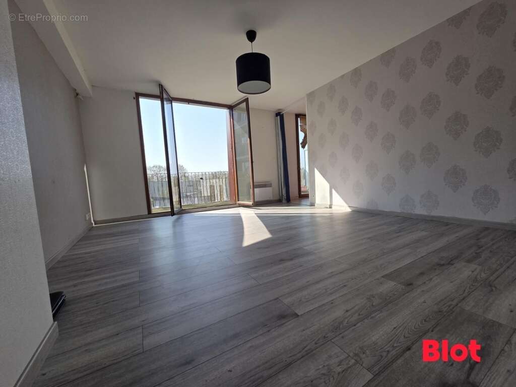 Appartement 60 m² à Saint-Jacques-De-La-Lande  - photo 3