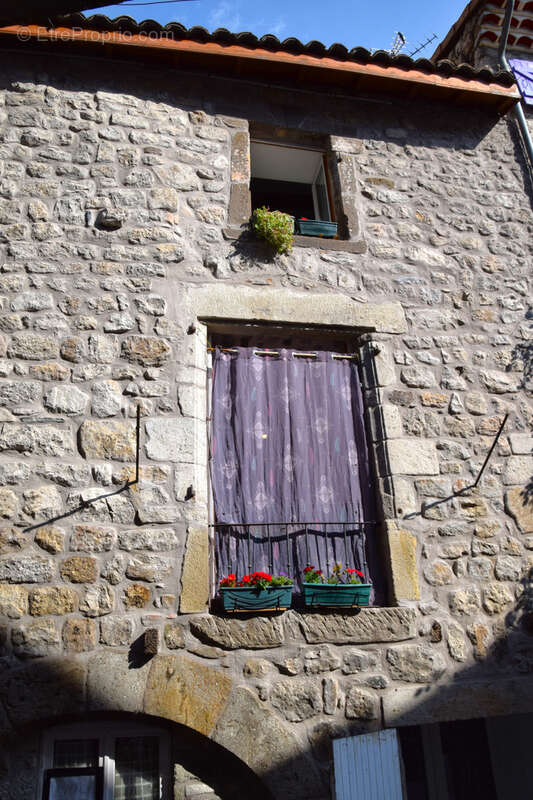 Maison à MONTPEZAT-SOUS-BAUZON
