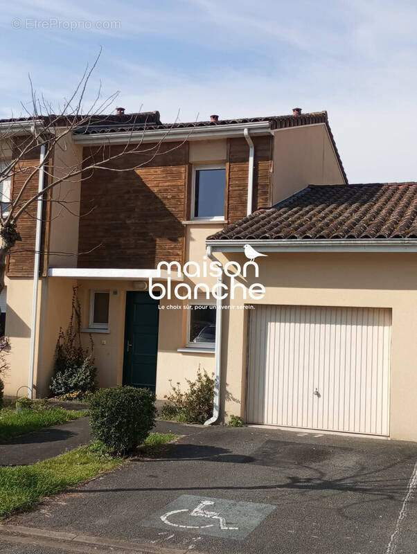 Maison à LES BILLAUX