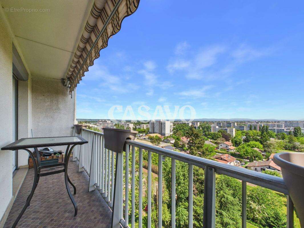 Appartement à DECINES-CHARPIEU