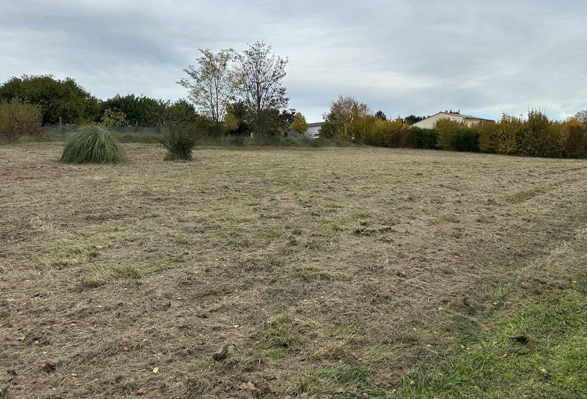 Terrain à SAINTES