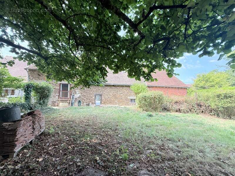 Longère en pierre 90m², sur terrain de 2379m² 69 990 € - photo 17