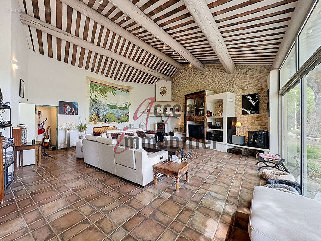 Mollégès, partie de mas de 263m² avec piscine - photo 10