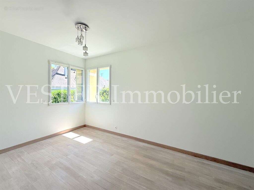 Maison renovee avec piscine - centre village - photo 17