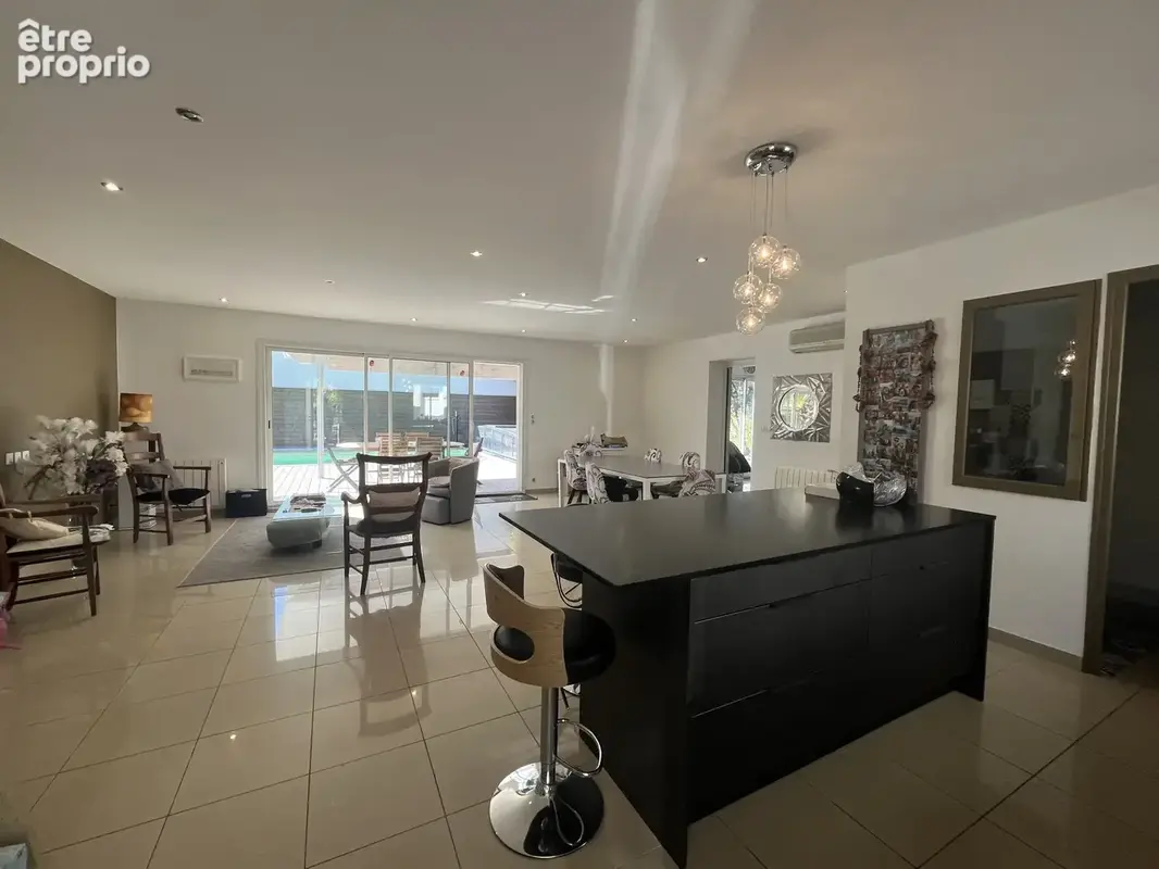 TESTE DE BUCH  - Villa de 168m2 avec piscine, garage, jardin et un appartement indépendant - photo 4