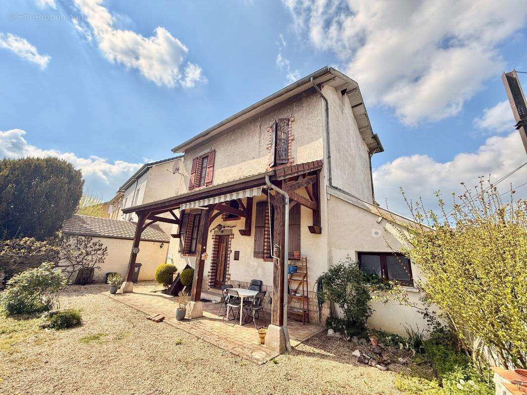 Maison à GENLIS