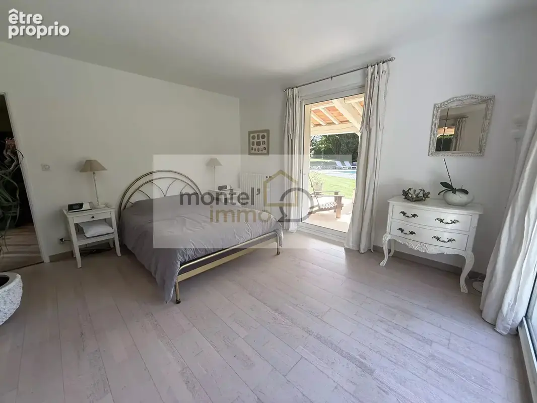 Maison familiale rénovée 200 mètres carrés, 5 chambres dont 2 suites, piscine et grand terrain de 3500 mètres carrés à 10 minute - photo 5
