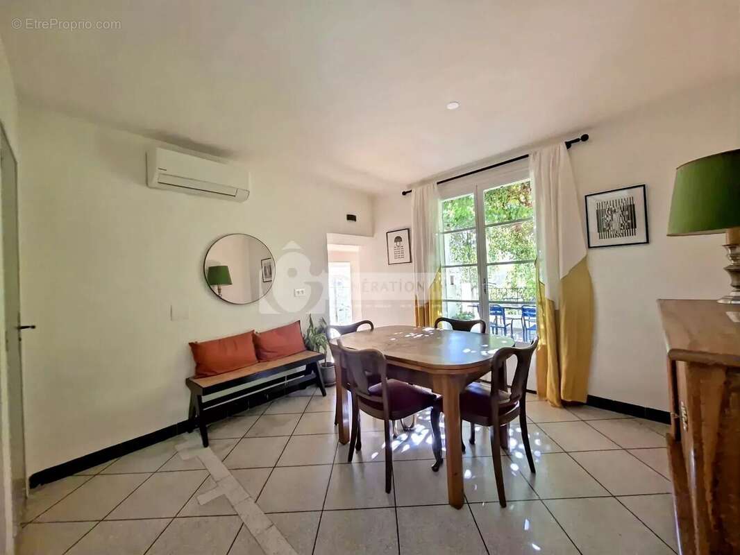 Maison à FONTVIEILLE