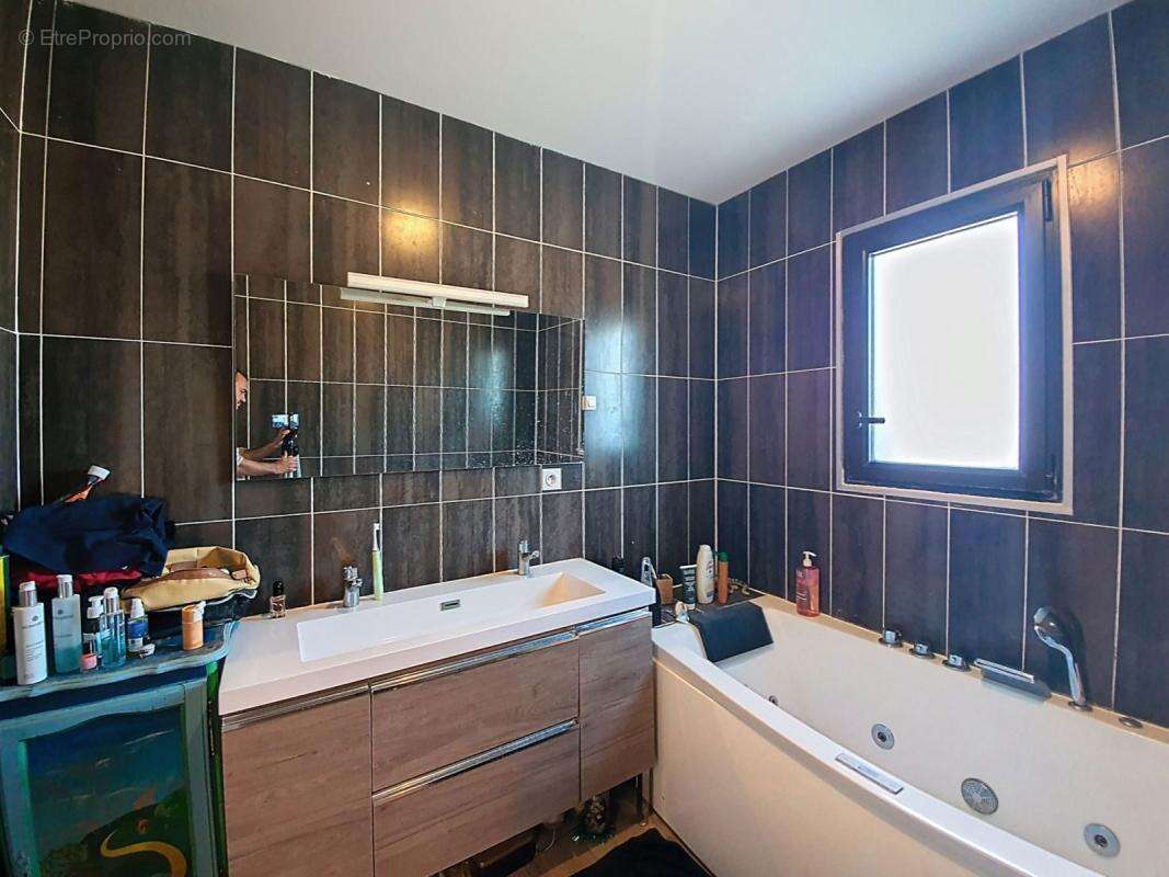 Maison à PEYRESTORTES