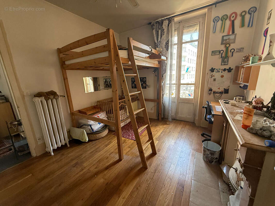 Maison Villeurbanne 4 pièces, charme de l'ancien, 2 cours, 3 chambres possibilité 4 , combles aménageables, caves - photo 15