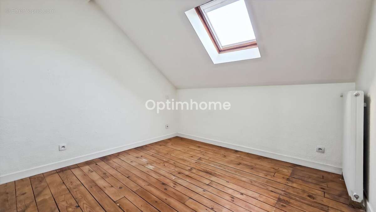 T3 duplex – Bureau + mezzanine – Immeuble 1903 – Chamalières – DPE E / GES E - photo 8