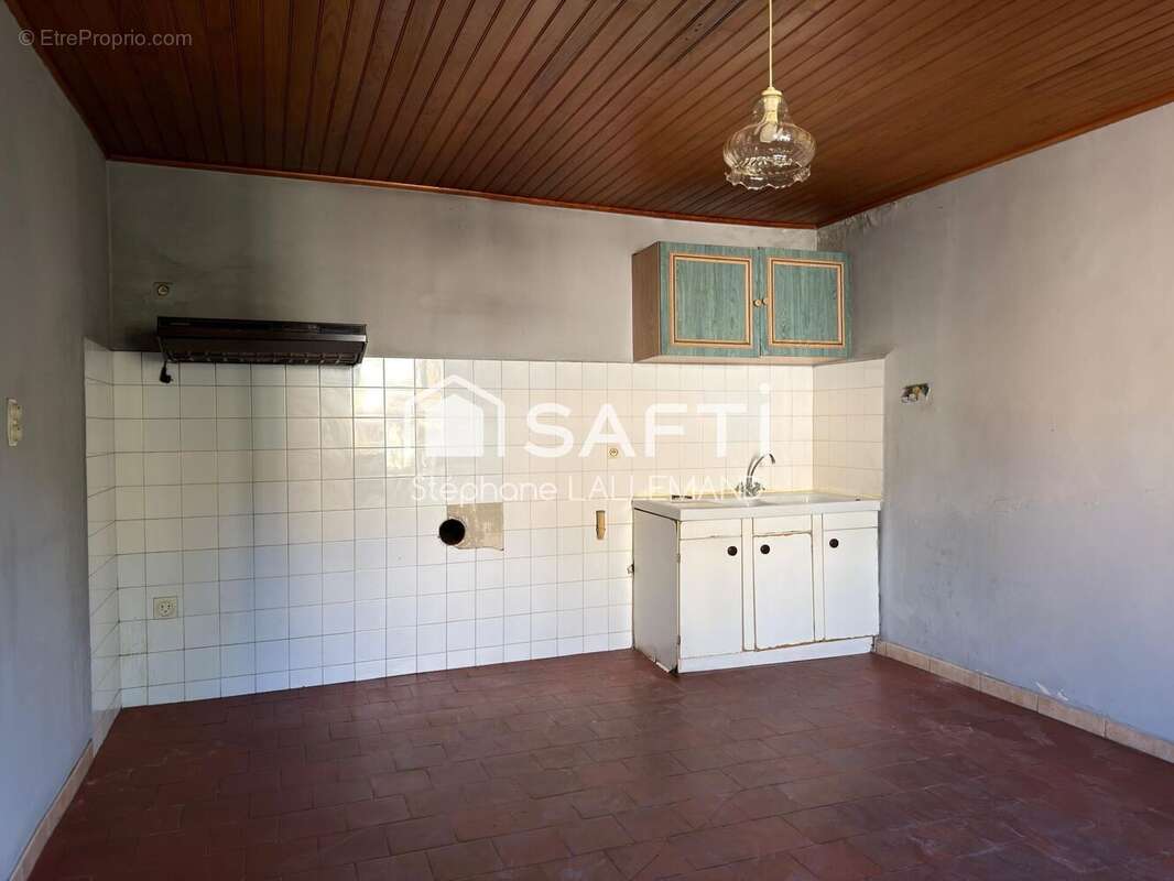 Appartement 74 m² à Saint-Jean-De-Valeriscle  - photo 8