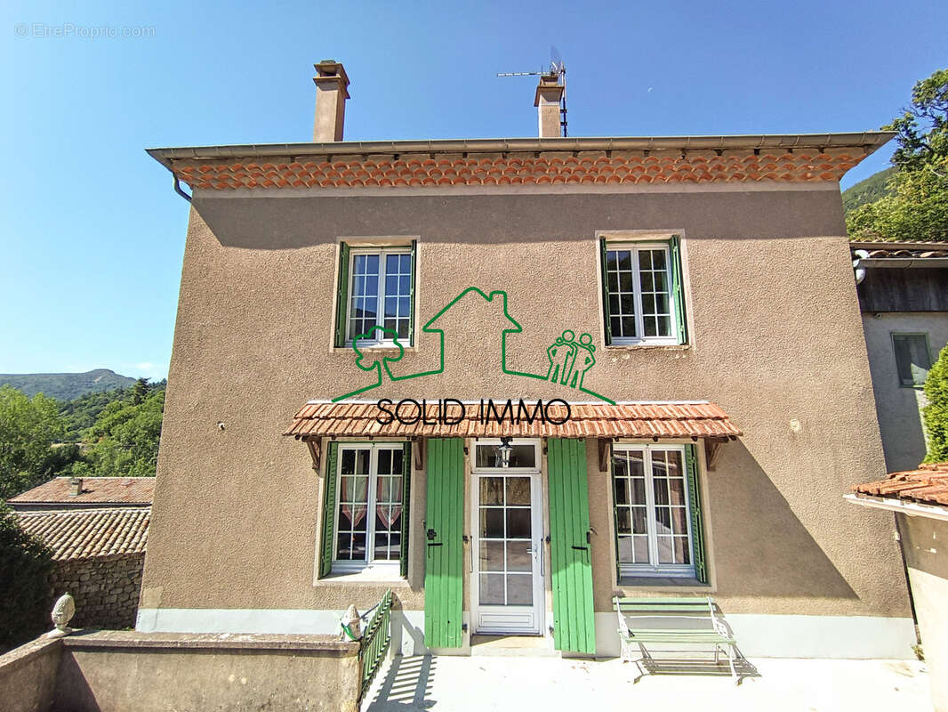 Maison traditionnelle de 150 m2 avec terrain sur la commune de Labastide sur Besorgues 07600 - photo 3