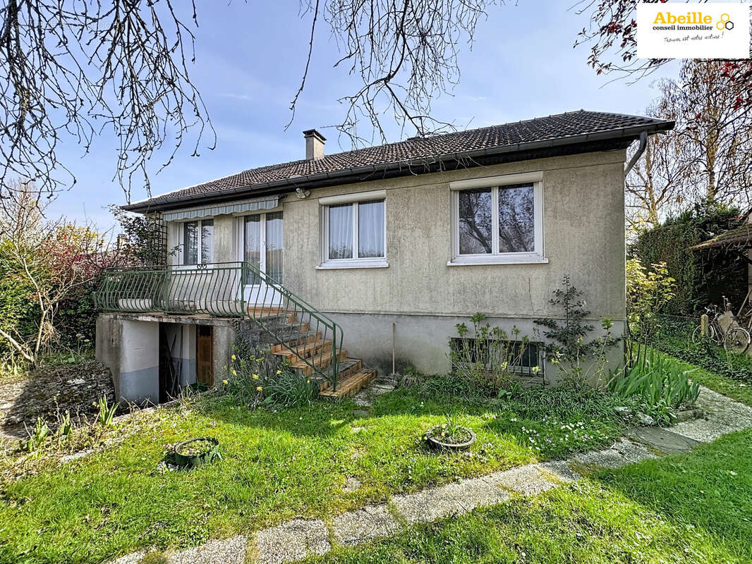Maison à SAINT-MAURICE-MONTCOURONNE