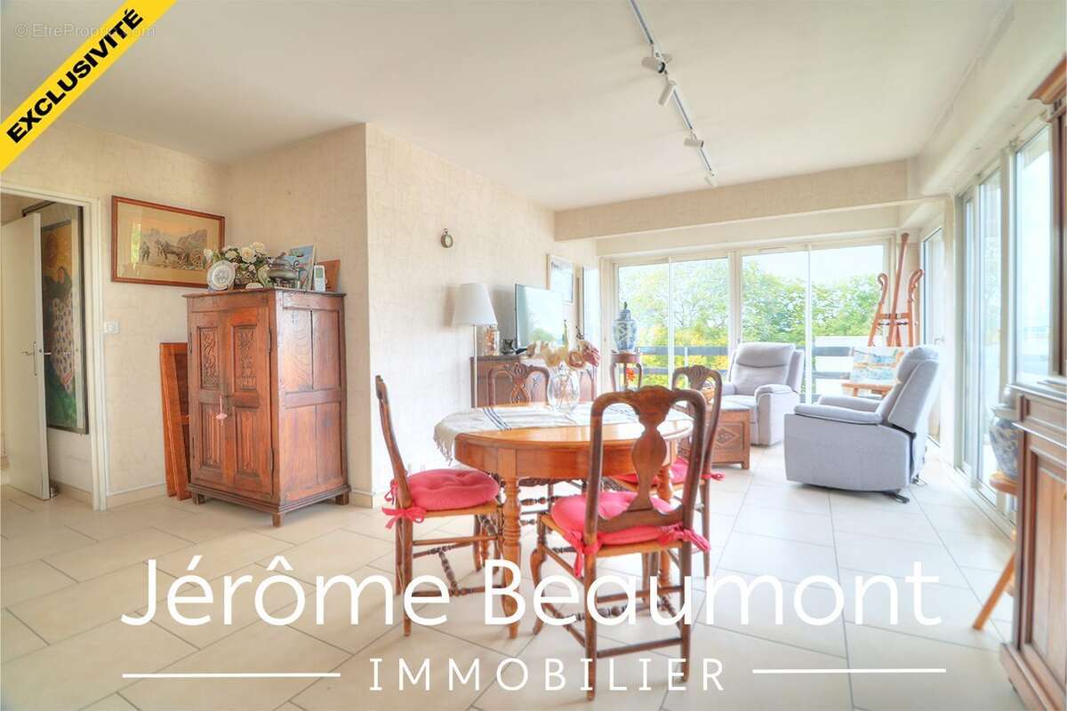 Appartement à EZANVILLE