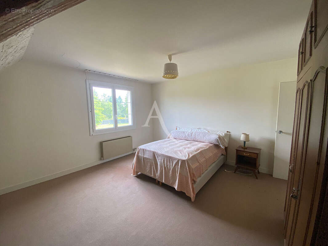 Maison à SAINT-DENIS-DE-L&#039;HOTEL