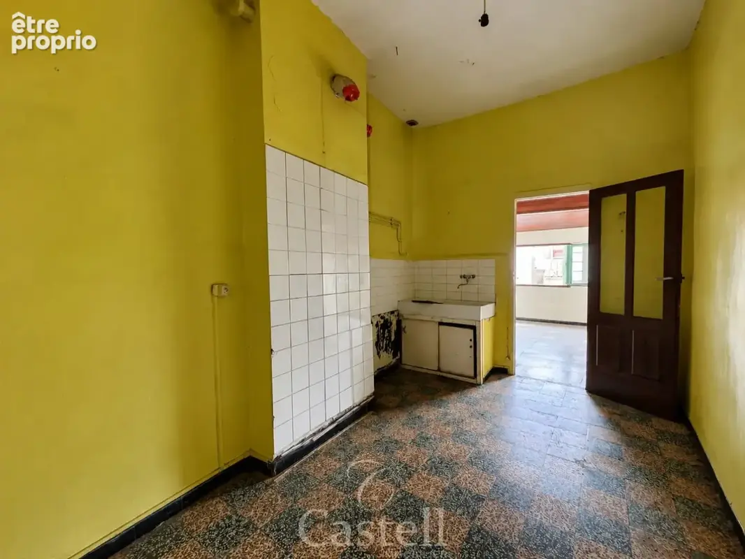 ***agde centre-ville  appartement t3 73 m² à rénover  dernier étage*** - photo 3