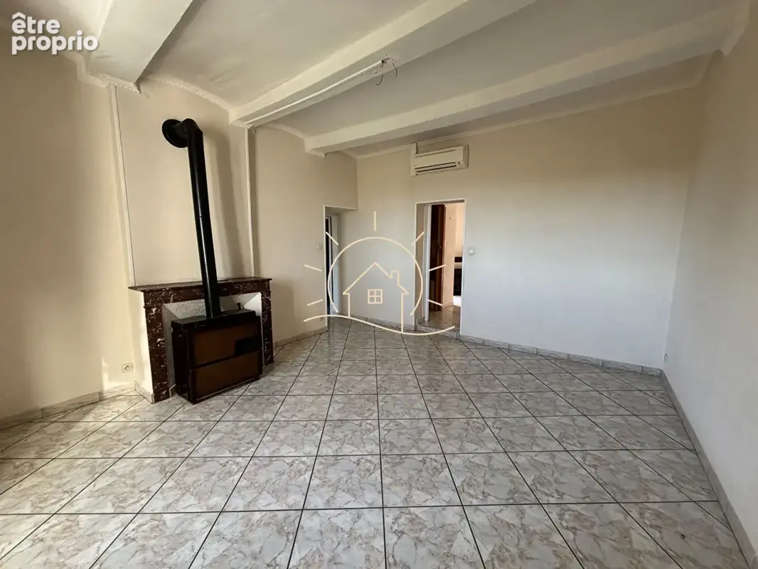 Proche Barjac, coeur de village, deux habitations - photo 4
