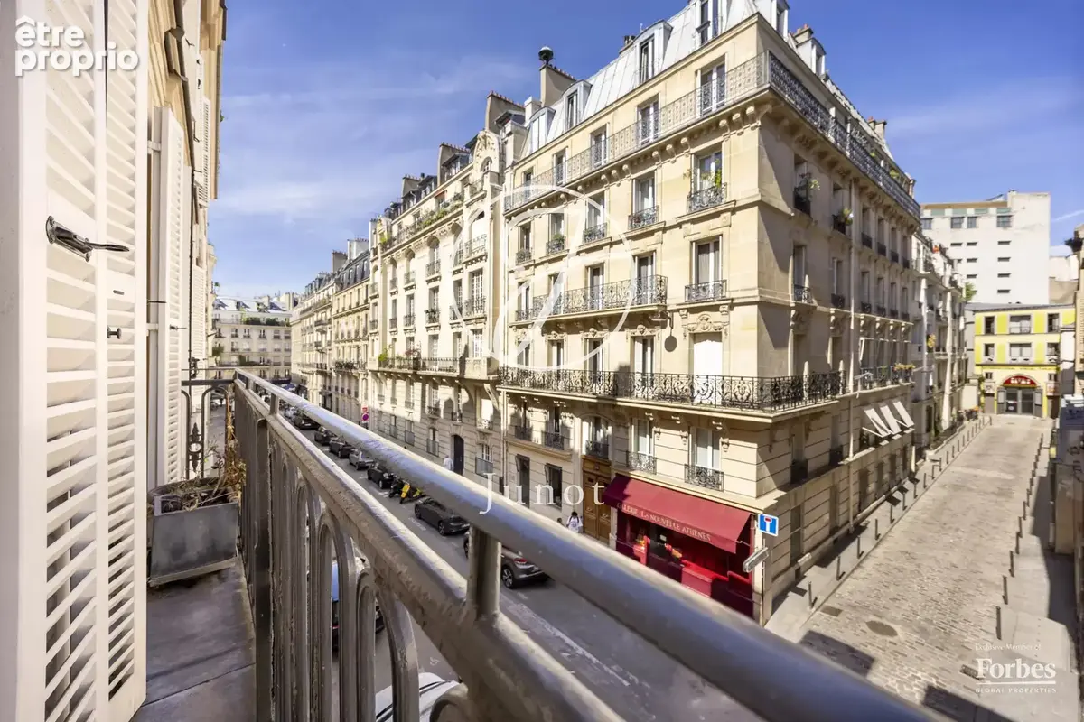 Paris 9e - RUE CHAPTAL - Appartement - 5 pièces - 105,8m² Carrez - 3/4 chambres - Balcon filant - photo 3