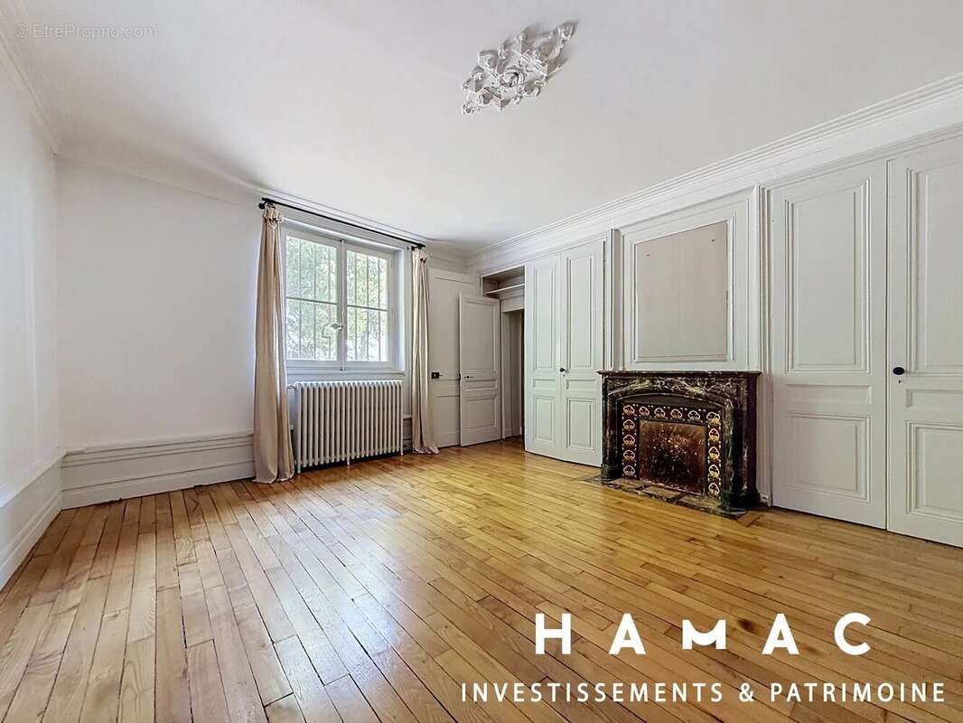 Maison de 260m2 - 1000m2 de terrain - Stationnement - photo 10