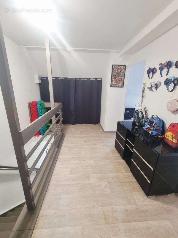 Maison de ville entièrement rénovée, 2 chambres, cour - photo 9