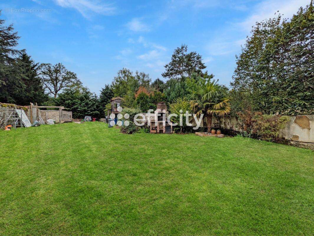 Maison à SAINT-LAURENT-SUR-GORRE