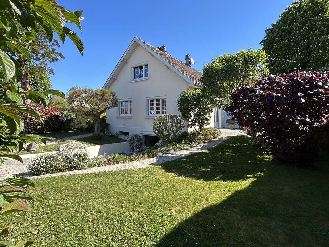 Maison à SAINT-JULIEN-LES-VILLAS
