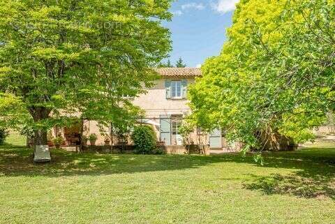 Maison à LA TOUR-D&#039;AIGUES