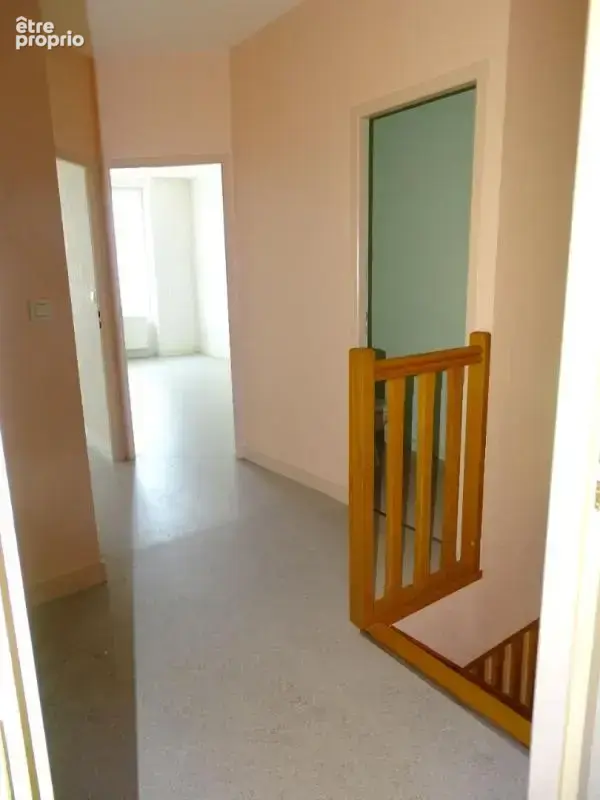 Immeuble comprenant 4 appartements + caves, jardin et parkings - photo 7