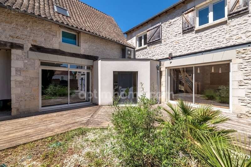 Maison à SAVIGNAC-LES-EGLISES