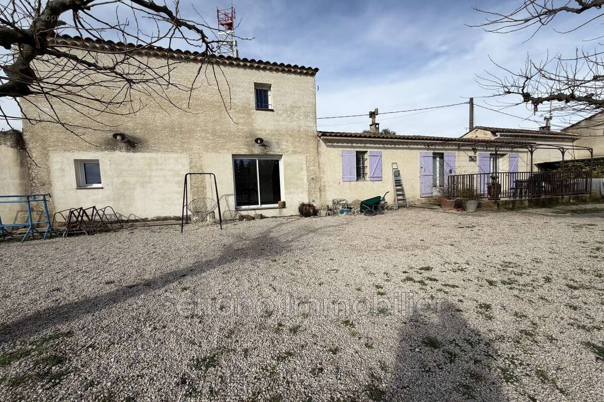 Maison 214 m² à Graveson  - photo 4