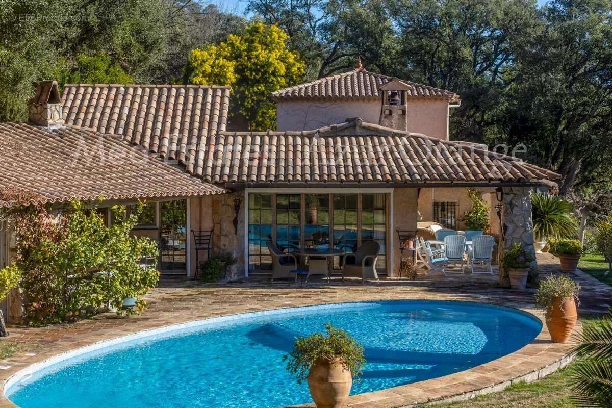 Maison à LA GARDE-FREINET