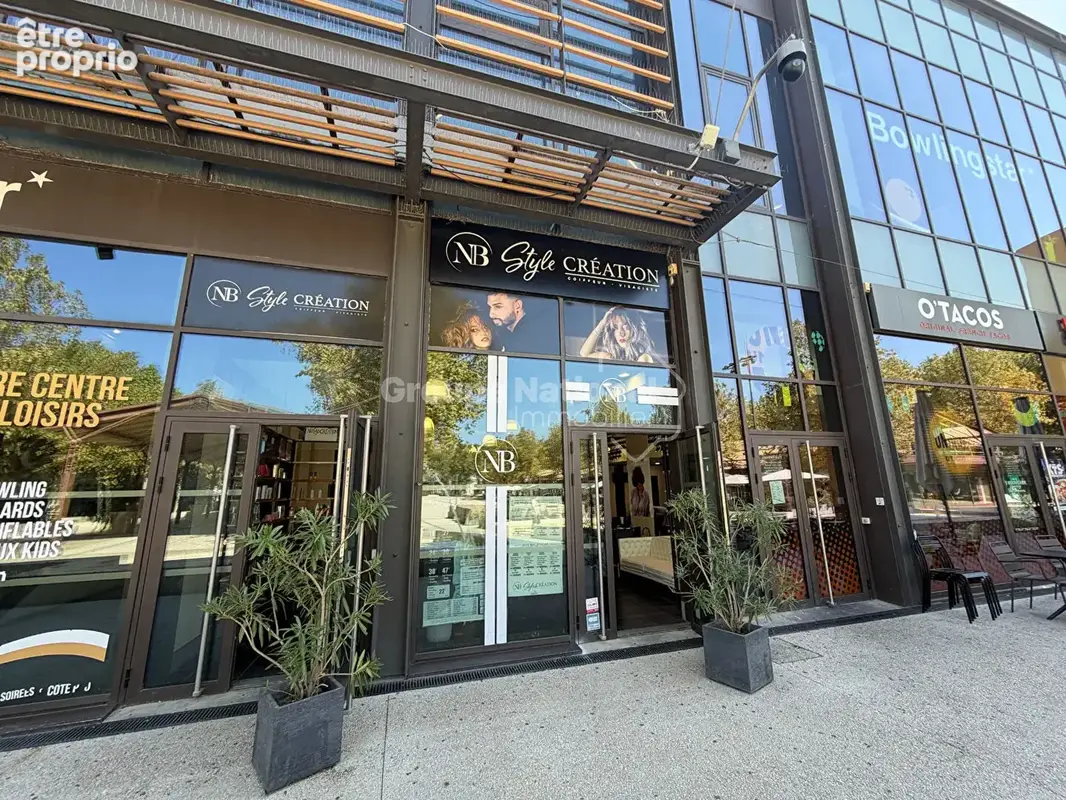 Bail commercial a vendre- place morgan- 85 m² environs- emplacement recherche- salon de provence - photo 4