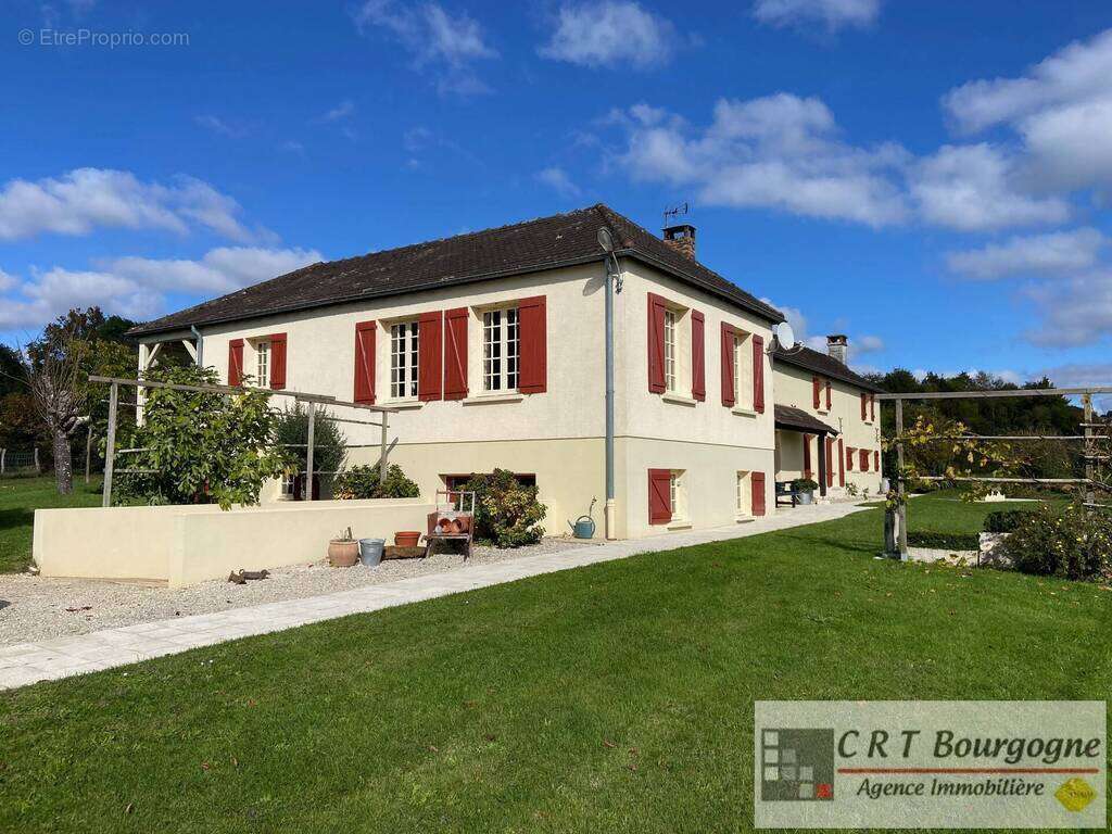 Maison à MOULINS-SUR-OUANNE